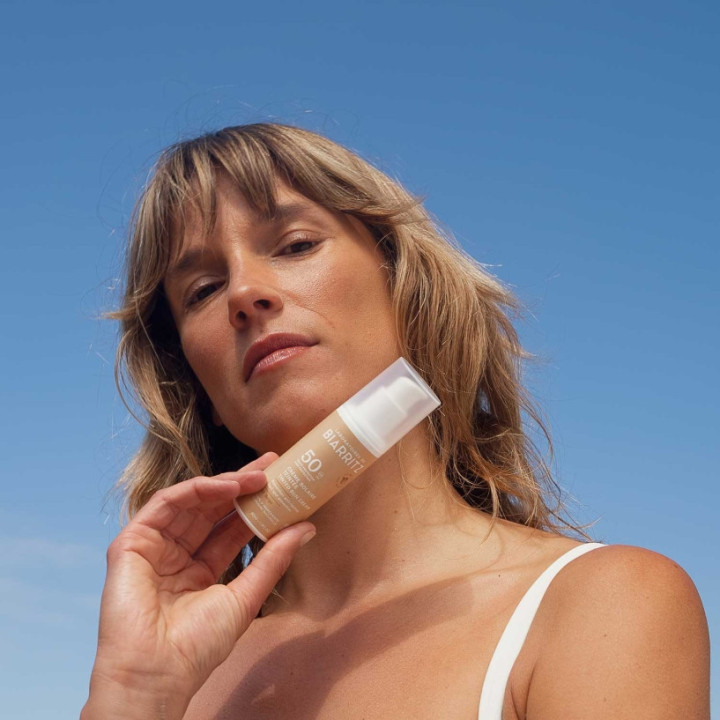 Crème Solaire Teintée Ivoire Visage SPF50 Bio 50ml - Laboratoires de Biarritz – IllicoPharma